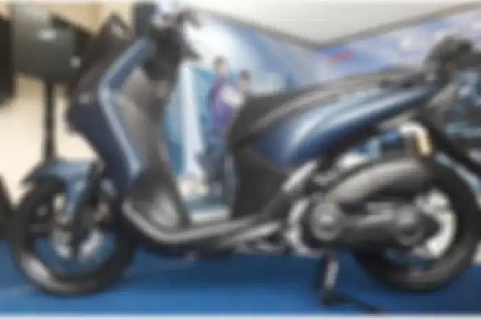 Yamaha Lexi 125 dengan warna Matte Blue