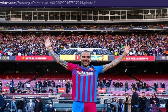 Dani Alves dilaporkan hanya menerima Rp16 ribu per pekan di Barcelona,  sedangkan ancaman dendanya mencapai Rp1,6 triliun. 