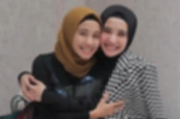 Zaskia Sungkar dan Laudya Cynthia Bella