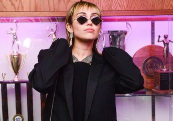 Miley Cyrus Pamer 2 Tato Baru Usai Cerai dari Liam Hemsworth, Ternyata Ini Makna Tatonya!