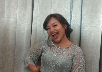 Mewah! Tampil Charming Pakai Mini Dress, Amel Carla Tenteng Tas Seharga Puluhan Juta Rupiah!