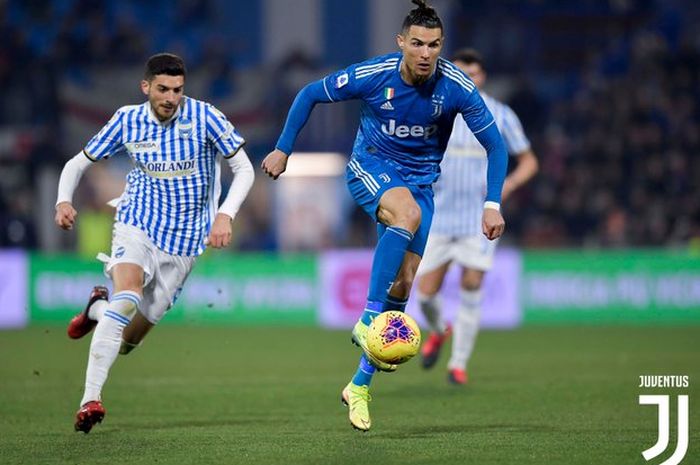 Megabintang Juventus, Cristiano Ronaldo, beraksi dalam laga Liga Italia kontra SPAL di Stadion Paolo Mazza, Sabtu (22/2/2020).