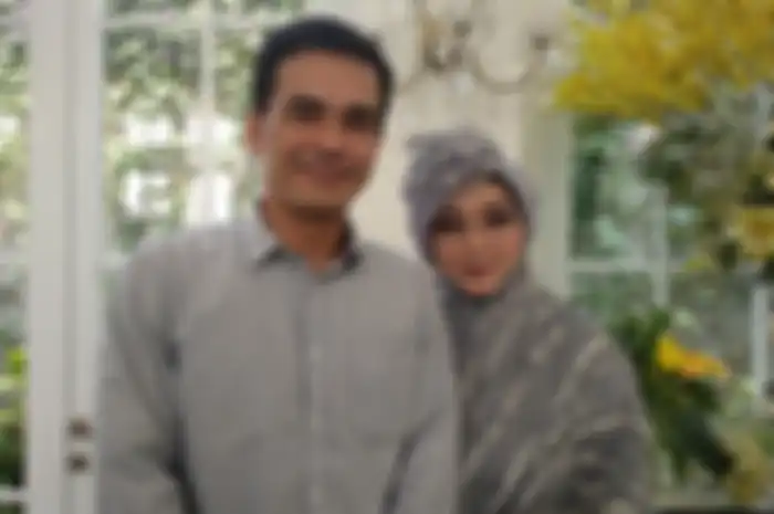 Rayakan 21 Tahun Hidup Bersama, Rina Gunawan Juluki Teddy Syach Suami Tersabar: Aku Bersyukur Allah Mempertemukan Kita..