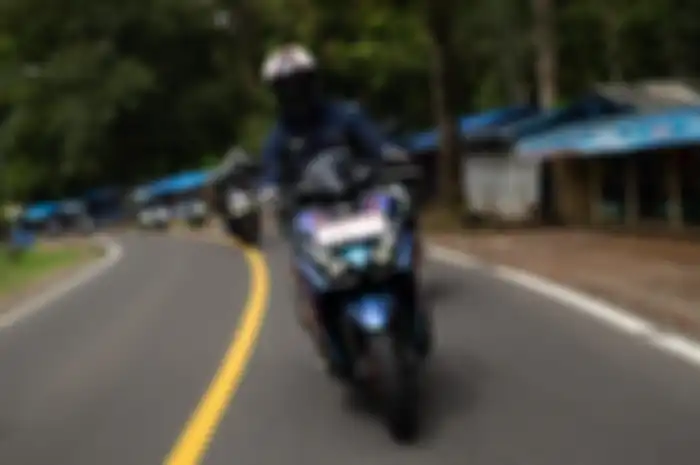 Yamaha Aerox Cybercity saat menjajal jalur Naringgul