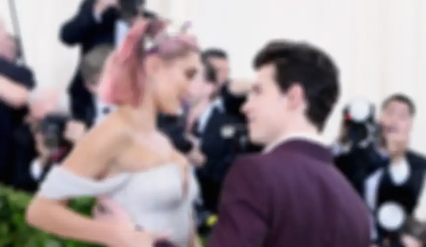 Hailey Baldwin & Shawn Mendes