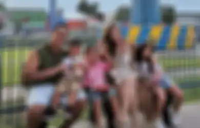 Anak-anaknya Punya Pola Pikir yang Bisa Bikin Orang Lain Mundur Teratur, Nia Ramadhani Ungkap Ketakutannya: Aduh Salah Gue Nih