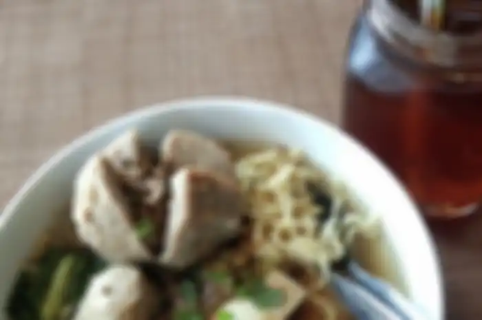 Ini jadinya kalau kita makan bakso dengan minum teh, bahaya!