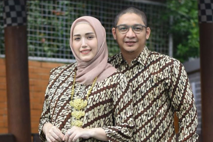 Adelia Pasha dan Pasha Ungu