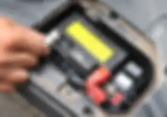 Overcharge Aki Motor Jadi Rusak, Cara Cegahnya Begini Nih Bro