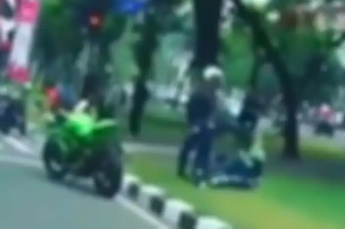 Bikers ngebut di depan Istana Negara, tertangkap polisi militer.