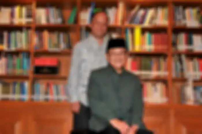 Ilham Akbar Habibie dan mendiang BJ Habibie.
