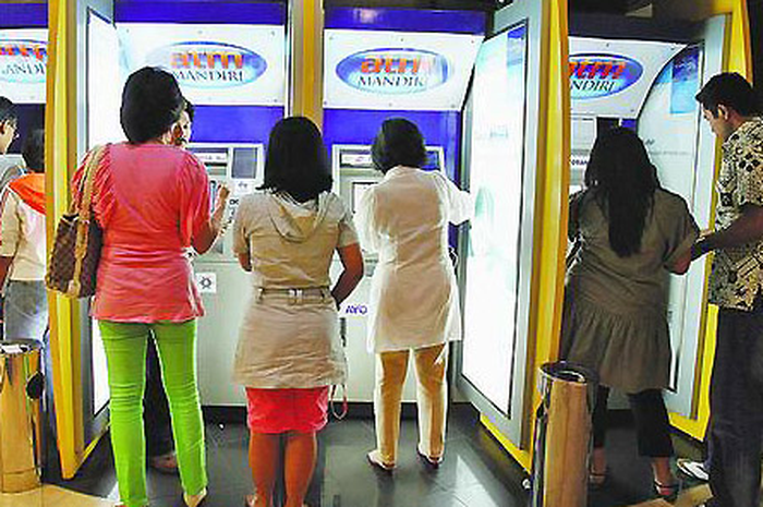 Ilustrasi ATM. Horeee Bantuan Pemerintah Rp 1,2 Juta Tahap Kedua Sudah Cair Nih, Buruan Cek Rekening ATM Brother