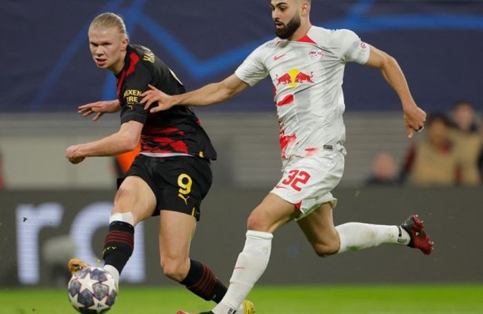 Aksi Erling Haaland dalam laga kontra RB Leipzig di Liga Champions.