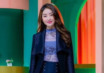 Natasha Wilona Pamer Gaya Kasual Seksi Kenakan Baju Kancing Terbuka Pamer Perut Rata