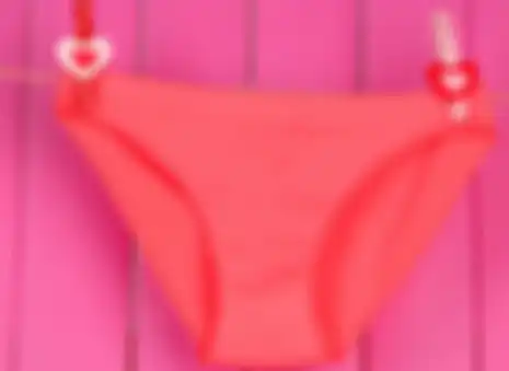 Celana dalam merah