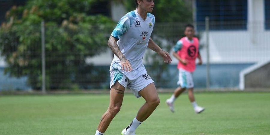 Tak Ada Kata Liburan, Gelandang Persib Bandung Tetap Fokus Latihan Meski Liga 1 Mandek Sejenak