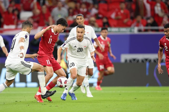 Pemain timnas Indonesia, Rafael Struick, saat berhadapan dengan pemain Irak pada babak penyisihan Grup D Piala Asia 2023, Senin (15/1/2014).