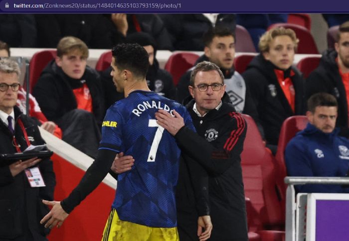 Cristiano Ronaldo ditarik keluar Ralf Rangnick dalam laga tunda pekan ke-17 Liga Inggris 2021-2022 antara Manchester United dan Brenford di Brentford Community Stadium, Rabu (19/1/2022) atau Kamis dini hari WIB.