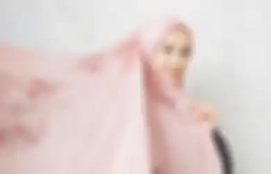Bisa Jadi Inspirasi Baju Lebaran, Intip OOTD Busana Muslim Ala Laudya Cynthia Bella, Tampil Anggun Nan Kalem dengan Warna Pastel