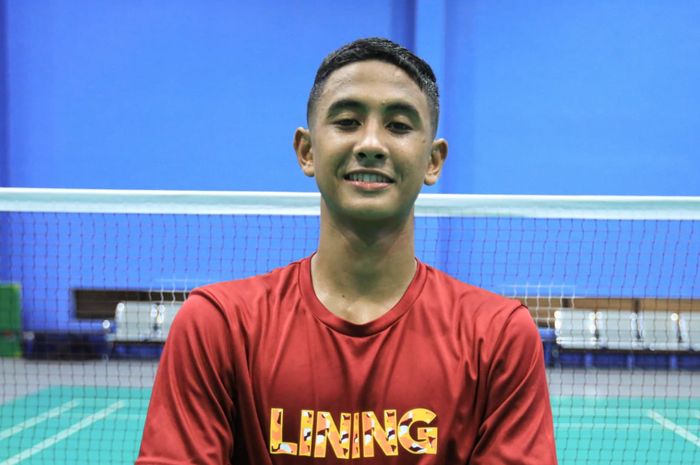 Pebulu tangkis tunggal putra Indonesia, Alwi Farhan, berpose di sela latihan menjelang SEA Games 2023 di Kamboja.