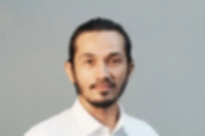 Kisah Rachmat Alrasyid yang akrab disapa Acid membentuk Alrasyid Indo Racing, membuka jalan untuk para pembalap muda.           
