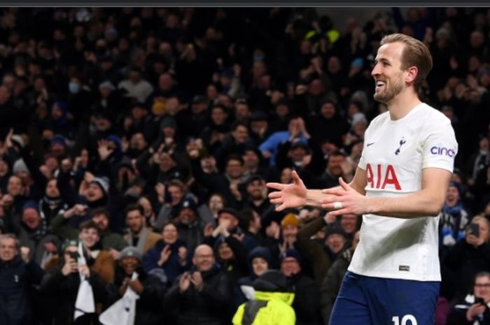 Selebrasi striker Tottenham Hotspur, Harry Kane, usai mencetak gol ke gawang Everton di Liga Inggris.