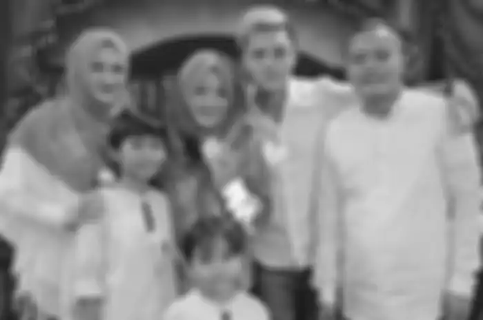 Keluarga Sule bersama Lina saat masih hidup