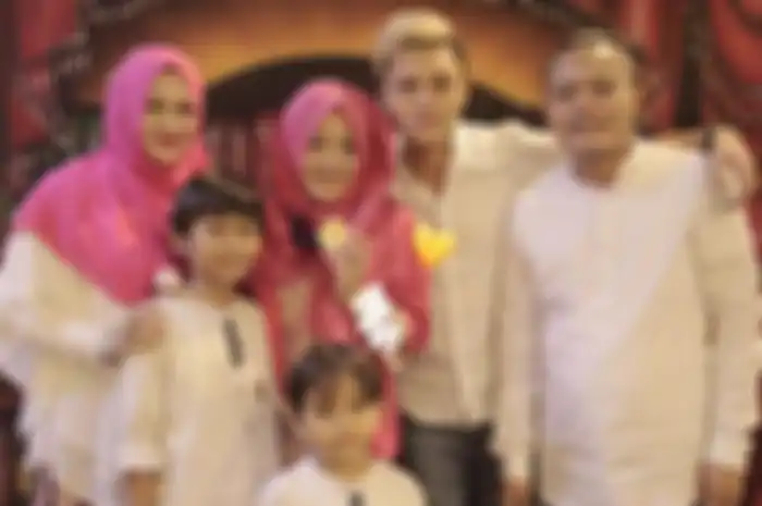 Keluarga Sule bersama Lina saat masih hidup