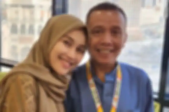 Ayu Ting Ting dan sang ayah, Abdul Rozak.