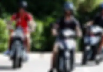 Kejebak Macet, Pembalap F1 Pilih Naik Motor, Eh Malah Ditilang Polisi Prancis 