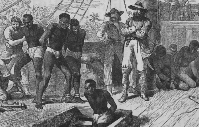Perbudakan mengerikan tidak hanya pada saat mereka bekerja di darat, melainkan sejak berada di atas kapal. Pengangkutan budak dari Afrika menuju Dunia Baru, Amerika, menjadi ironi sepanjang sejarah.