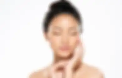 Bantu Wajah Tetap Kenyal saat Puasa, Pakai 4 Toner Essence Lokal Ini!
