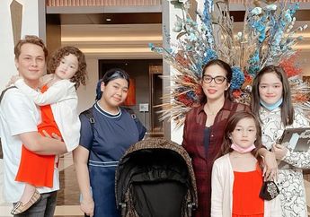 Perlakukan Anak Ussy Sulistiwaty Penuh Cinta Meski Bukan Darah Dagingnya Sendiri, Andhika Pratama Rela Jaga Putri Sambungnya Naik Kereta Mini saat Masih Berusia 1 Tahun, Netizen: Terlihat Sekali Ketulusannya