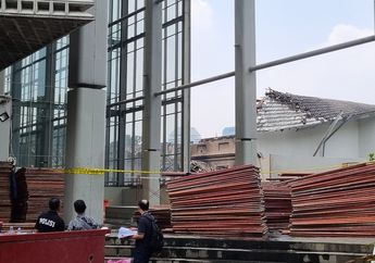 Atap Museum Nasional Ambruk Imbas Kebakaran, TKP Dipagari Garis Polisi