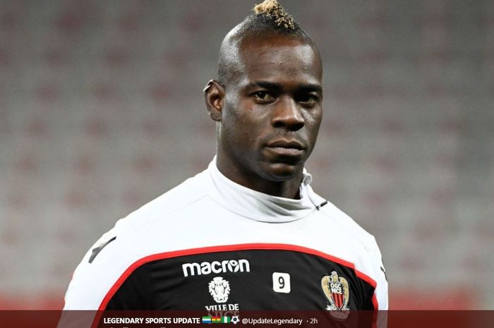 Mario Balotelli meninggalkan Nice menuju Marseille.