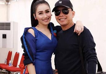 Ayah Ayu Ting Ting Ulang Tahun, sang Anak Adakan Pesta Meriah dengan Kue Bentuk Uang dan Emas!