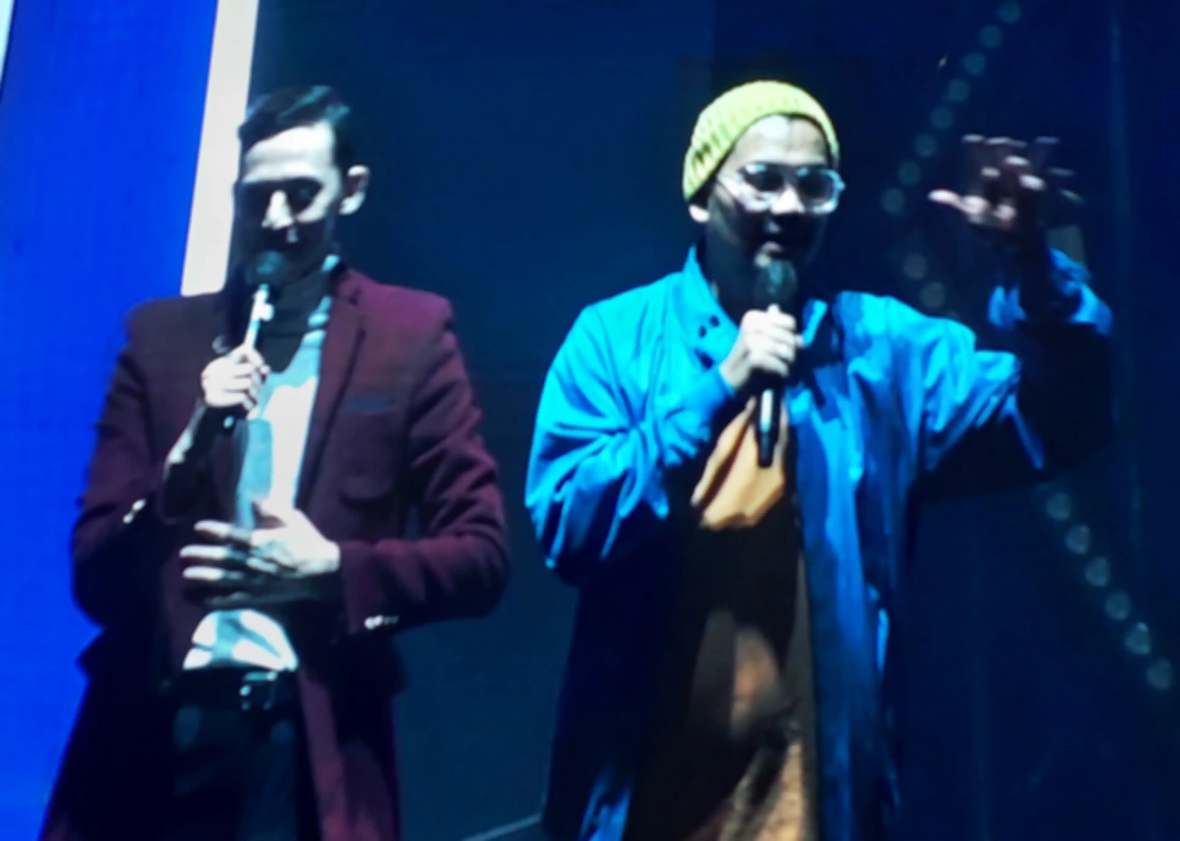 Indra Bekti disambut meriah penonton di acara konser BLUE, Selasa (14/2/2023).