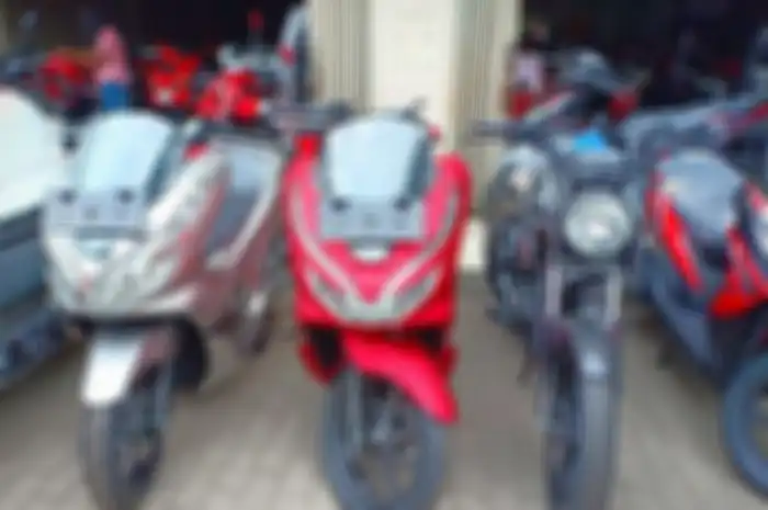Honda PCX di dealer MPM Pinang Tangerang stoknya hanya 2. Itupun sudah jadi milik konsumen