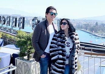 Telepon Reino Barack Sambil Kenakan Cincin Bertahtakan Berlian, Syahrini: Maem Apa Cayank? Sabar ya, Sebentar Lagi Istri Pulang...