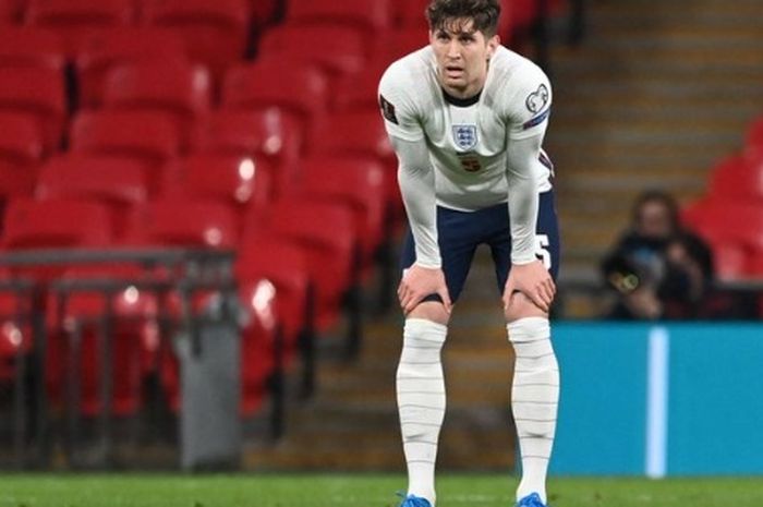 Bek Inggris, John Stones, tertangkap kamera mengejek kapten Italia, Giorgio Chiellini, dan membuat babak final EURO 2020 memanas sebelum laga dimulai.