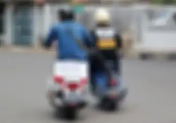 Waduh, Nyetut Motor Pakai Kaki Bisa Kena Tilang Bor!