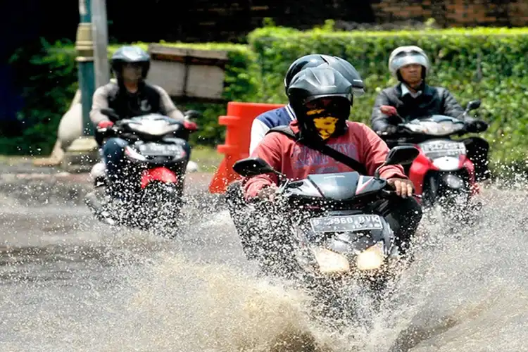 Pakar Menjelaskan Efeknya Anti Karat Saat Motor Menerobos Banjir