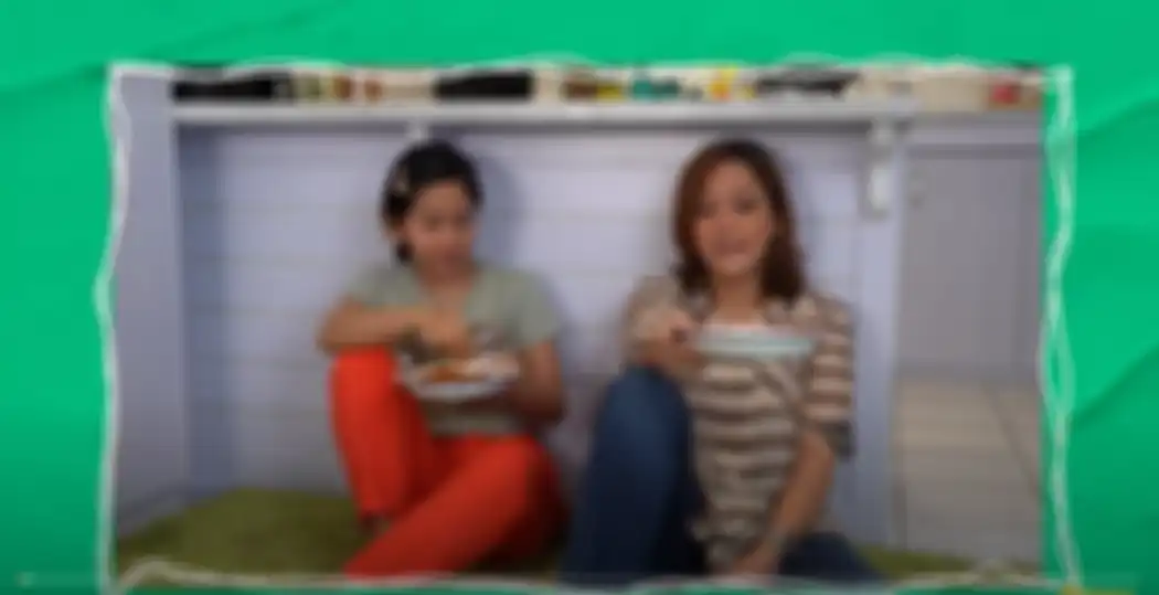 Maia makan beralaskan lantai