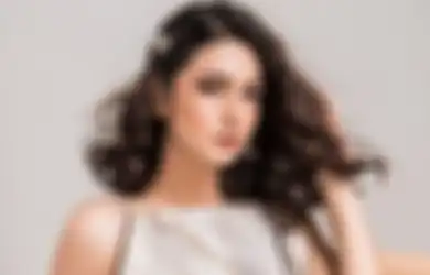 Lenggak-lenggok dengan Balutan Kebaya Bak Model Cat Walk, Nabila Syakieb Curi Perhatian Lantaran Tenteng Tas Mewah Seharga Rp 300 Juta, Netizen: Bodynya Bikin Ngiri