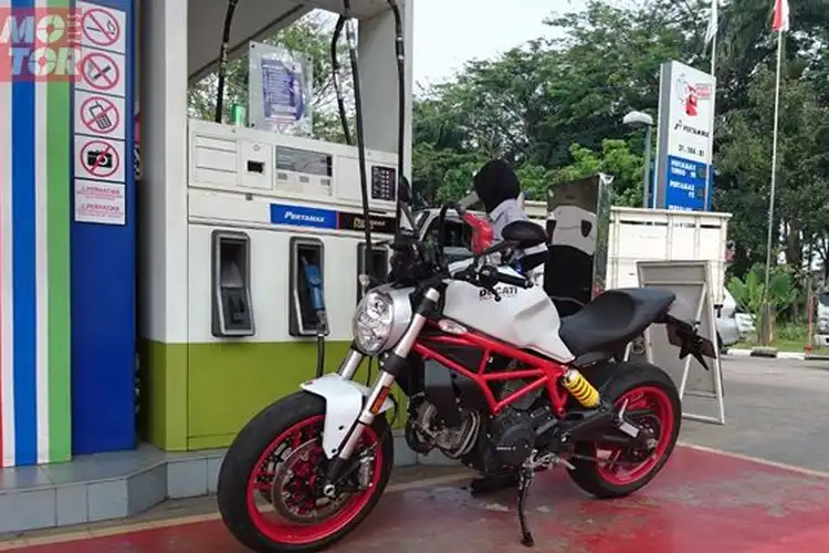 Banyak yang Bingung, Lebih Mudah dan Murah Merawat Motor yang Biasa Pakai Premium atau Pertamax Sih?