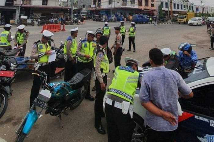 Waspada polisi akan kembali menggelar Operasi Keselamatan Jaya 2022, ada 7 kesalahan pemotor yang menjadi incaran (foto ilustrasi)