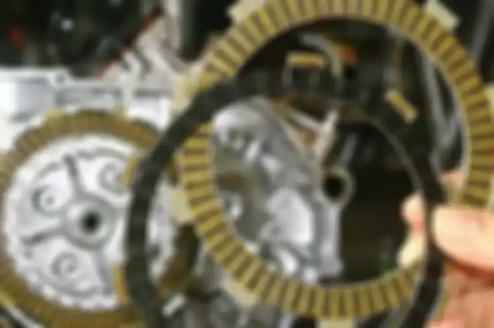 Ilustrasi kampas kopling motor.