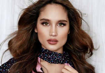 Liburan ke Air Terjun Cuma Pakai Sport Bra, Cinta Laura dengan Gaya Seksi dan Terbuka Ini Bikin Salfok Netizen: Wow, Luar Biasa Sixpack