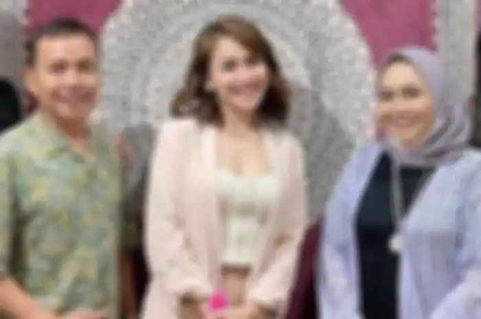 Ayah Rozak, Ayu Ting Ting dan Umi Kalsum