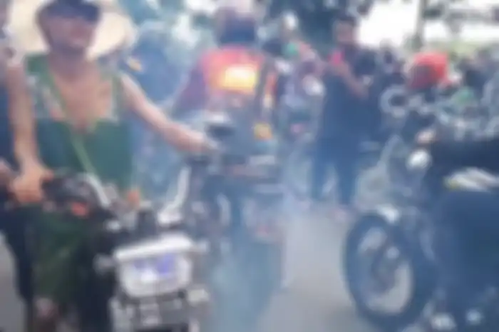 Lagu berjudul 'Numpak RX King' karya Sodiq Monata.